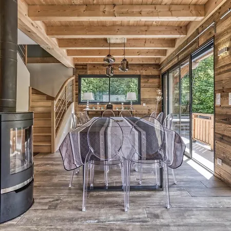 18 Guests, 8 Bedrooms, 5 Bathrooms & Sauna! Les Houches