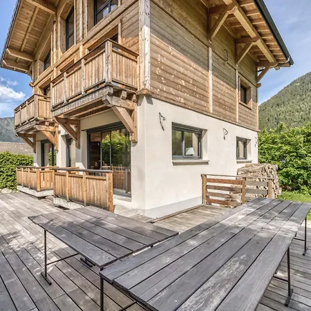 Chalet 18 Guests, 8 Bedrooms, 5 Bathrooms & Sauna! Les Houches
